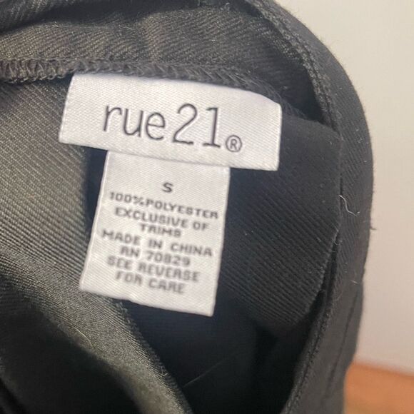 Black Pleated Mini Skirt - Picture 5 of 5